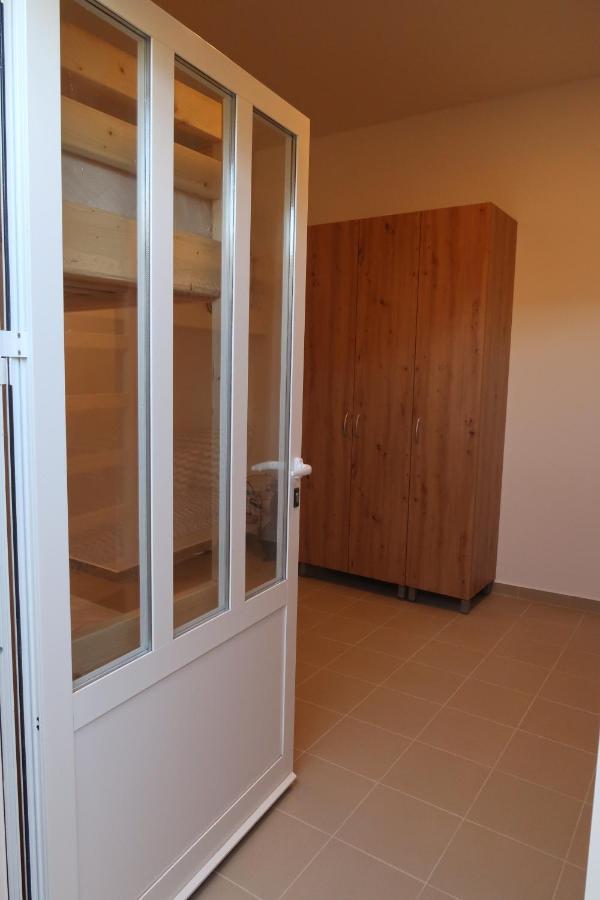 Villa Robinson Olive Tree Huts Čara Exterior foto